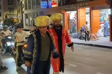 Sinop’ta padişah kostümüyle sıra dışı yürüyüş
