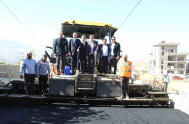 Şırnak Belediyesinde Turgut Özal Yaşam Parkında asfalt serimi 