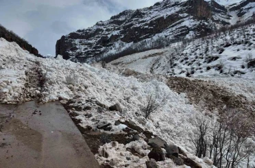 Şırnak’a son dönemlerin en büyük çığı düştü 