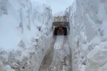 Şırnak’ta karlar arasındaki 2.5 kilometrelik "açık hava tüneli" 