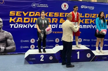 Sivaslı boksör Ecrin’den Türkiye ikinciliği 