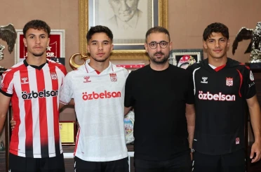Sivasspor, 3 genç oyuncuyu profesyonel yaptı 