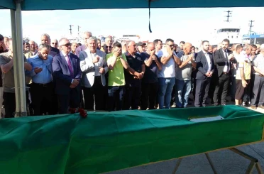 Sivastopol açıklarındaki saldırıda hayatını kaybeden Trabzonlu balıkçı son yolculuğuna uğurlandı 