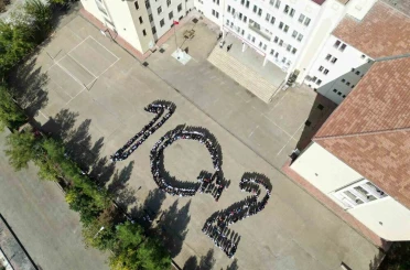 Siverekli öğrencilerden cumhuriyetin 102. yılına anlamlı koreografi 