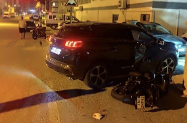 Sivrihisar’da otomobil ile motosiklet çarpıştı, 2 kişi yaralandı 