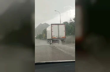 Sivrihisar’da sağanak etkili oldu, sürücüler zor anlar yaşadı 