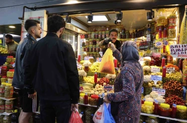 Sofraların vazgeçilmezi turşular, tezgahları renklendirmeye başladı 