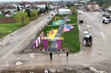Söğütlü’de müzikli parkın inşaatına sona gelindi 