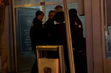 Sokak ortasında karısıyla kavga eden alkollü şahıs gözaltına alındı 