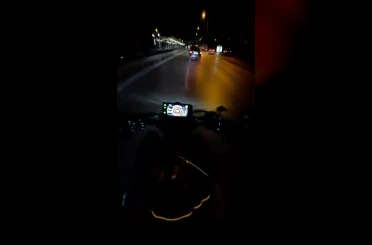 Sollamak isterken otomobile çarptı: Motosikletteki 2 kişi ölümden döndü 