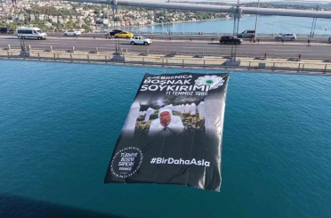 Srebrenitsa soykırımının 31. yıl dönümünde İstanbul Boğaz köprülerine pankartlar asıldı 