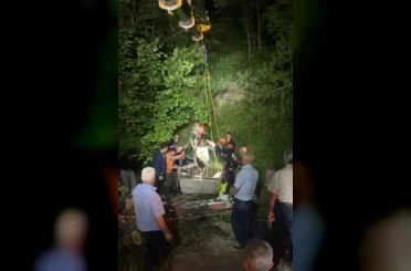 Su kuyusuna düşen inek, saatler süren çalışma sonrasında kurtarıldı 