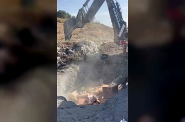 Sucuk, peynir, ketçaptan oluşan 1 ton gıda malzemesi toprağa gömülerek imha edildi 