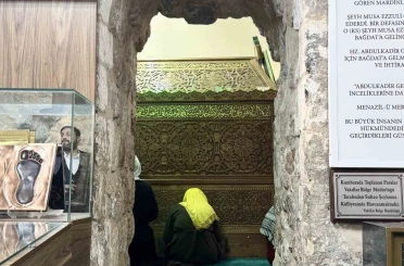 Sultan Şeyhmus türbesi ve medresesi binlerce ziyaretçiyi ağırlıyor 