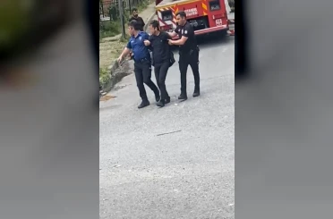 Sultangazi’de bir şahıs annesini evde rehin aldı 