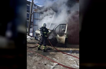 Suluova’da park halindeki kamyonet yandı 