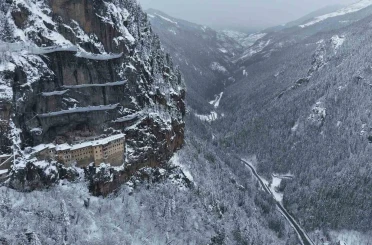 Sümela Manastırı beyaza, Altındere Vadisi sessizliğe büründü 
