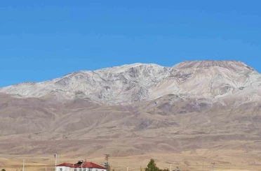Süphan Dağı beyaza büründü 