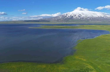 Süphan Dağı’nın eteklerindeki saklı cennet: Cil Gölü mest ediyor 