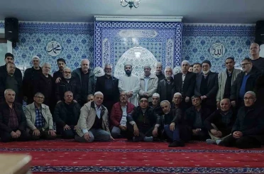 Suriyeli Abdülkerim Ömer’e cami cemaatinden anlamlı uğurlama 