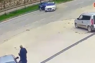 Sürücüsüz araç trafiğe çıktı, kaza böyle geldi 
