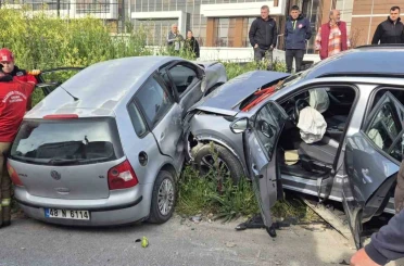 Susurluk’ta çift taraflı trafik kazası: 4 kişi yaralandı 