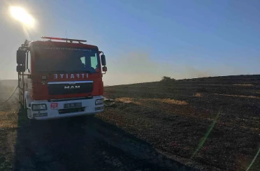 Susurluk’taki arazi yangını ekiplerin ortak müdahalesiyle söndürüldü 