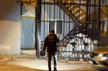 Tabancayla uğraşırken kendini vurdu, silahı yangın merdivenine sakladı 
