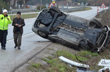 Takla atan otomobilden burnu bile kanamadan çıktı, polisleri de şaşırttı 