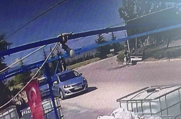 Takla atan Tofaş refüje devrildi: 2 yaralı 