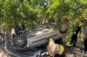 Takla atarak bahçeye uçan otomobilin sürücüsü yaralandı 