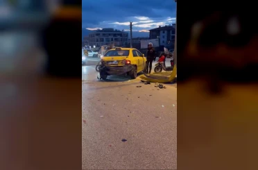 Taksiye çarpan motosikletli ağır yaralandı 
