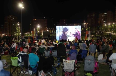 Talas’ta yıldızlar altında sinema keyfi devam ediyor 