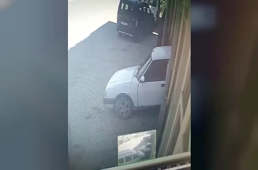 Tamir etmek istediği otomobilin altında kaldı 