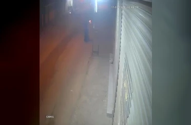 Tanınmamak için kadın kılığına girip silahlı saldırı düzenledi 