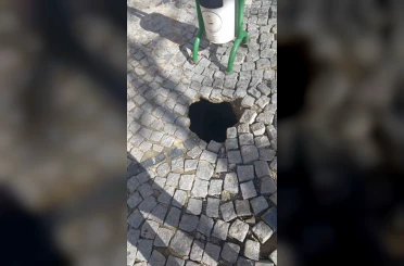 Tarihi altyapı çöktü, yol trafiğe kapatıldı 