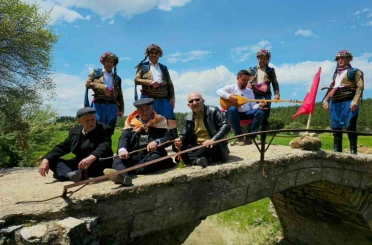 Tarihi mekanlarda zeybek coşkusu yaşandı 