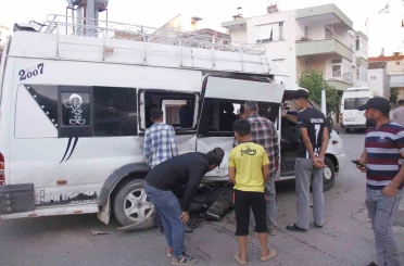 Tarım işçilerini taşıyan iki minibüs çarpıştı: 5 yaralı 