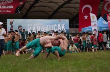 Tarsus’ta er meydanı doldu: 455 güreşçi kıyasıya mücadele etti 