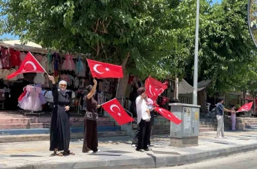 Tarsus’ta milli heyecan caddelere taştı 