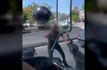 Tartıştığı sürücüye kaskını fırlatan motosikletliye 405 bin TL ceza 