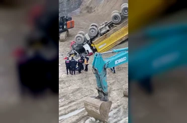 Taş ocağında uçuruma yuvarlanan kamyonun sürücüsü hayatını kaybetti 