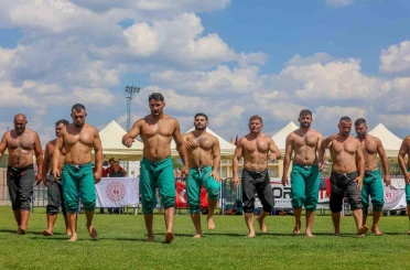Taşköprü’de başpehlivan ve karakucak güreşleri nefes kesti 