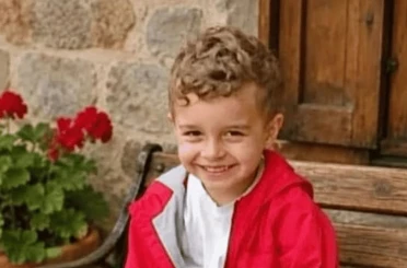 Tatilde havuza düşerek hayatını kaybeden 4 yaşındaki çocuk son yolculuğuna uğurlandı 