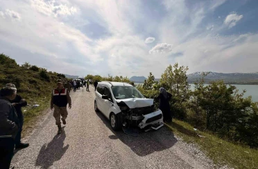 Tatvan’da otomobille kamyonet çarpıştı: 6 yaralı 