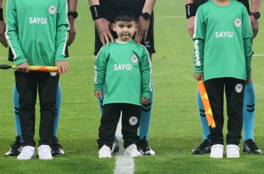 Tavaslı minik Mehmet için Konyaspor-Fenerbahçe maçının seremonisinde farkındalık oluşturuldu 