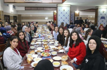 Tavşanlı Devlet Ana Kız Anadolu İmam Hatip Lisesi’nde iftar programı 