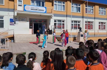 Tavşanlı Hayme Ana MTAL öğrencilerinden kardeş okullara bayram hediyesi 