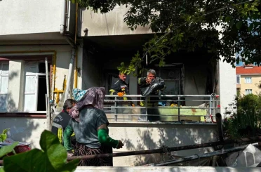 Tavşanlı’da balkon yangını paniği 