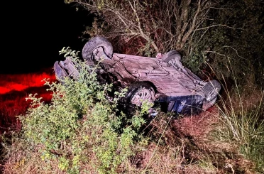 Tavşanlı’da otomobil takla attı: 1’i ağır 2 yaralı 